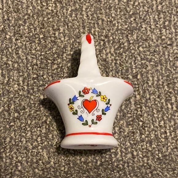 Reutter Porcelain Dollhouse Miniature Germany White Basket W/Handle Heart Floral - Picture 2 of 8